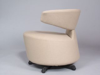 Biki chair by Toshiyuki Kita