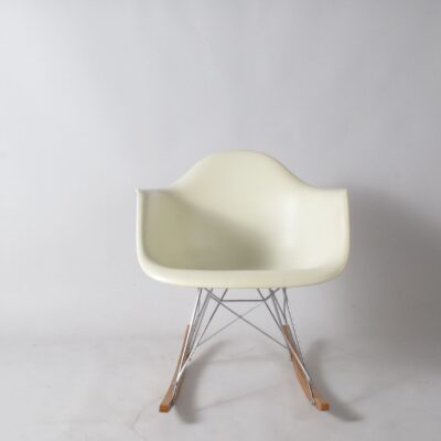 eames-rar-chair-white-shell-poloprpylene