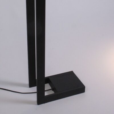 black-metal-floorlamp-minimalistic-design