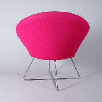 design-lounge-chair-metal-frame-pink-fabric